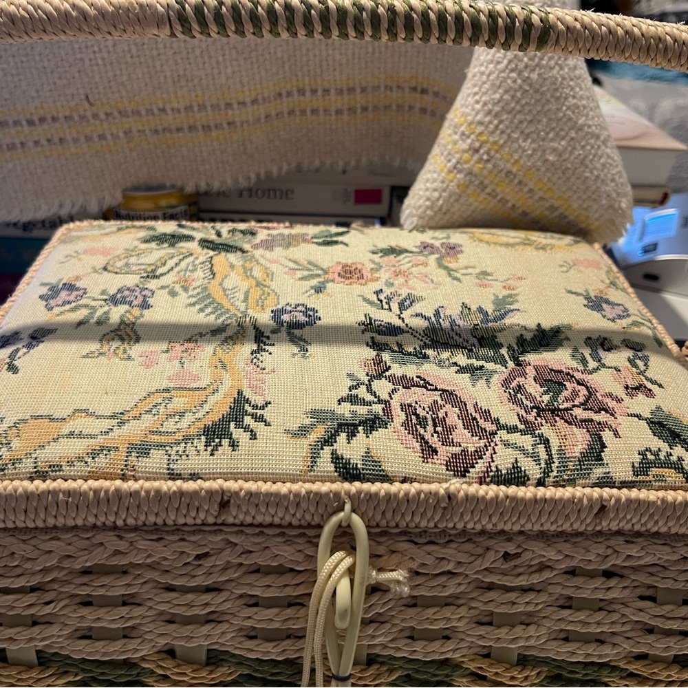 Azar Quilted Cushion Sewing Basket - Picture 9 of 16